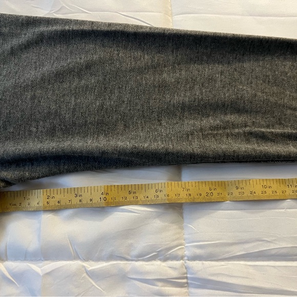 NWOT Torrid cut out v lightweight gray sweatshirt. Size 0. - Picture 8 of 9